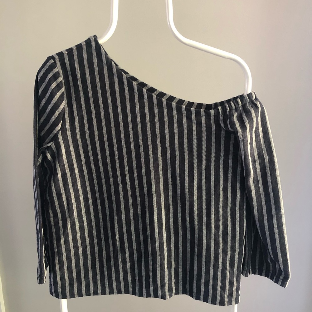 Off the shoulder cotton and polyester shirt